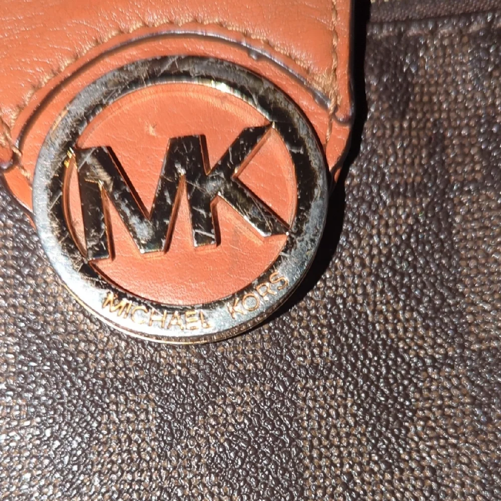 MICHAEL KORS Brown and Small Tan Wallet/Bag*